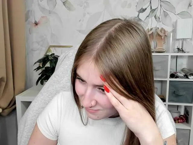 Live sex webcam photo for desireMegan #292363388