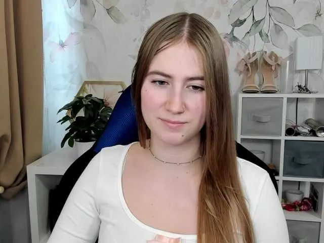 Live sex webcam photo for desireMegan #292368476