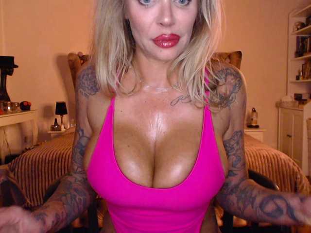Live sex webcam photo for desireSADIE