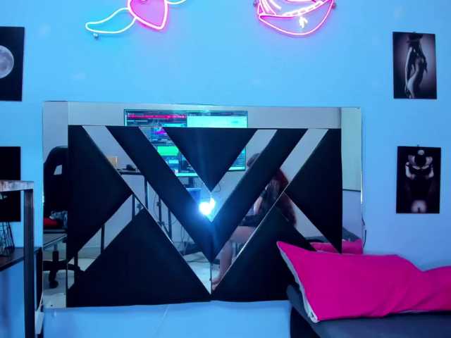 Live sex webcam photo for destinykhot #275618727