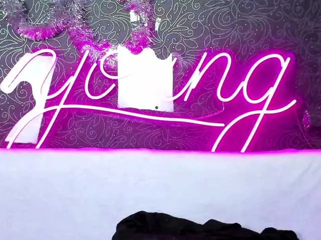 Live sex webcam photo for di-young #272054281