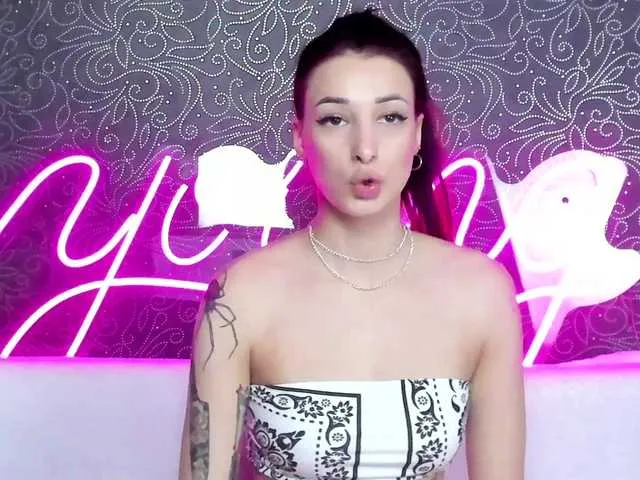 Live sex webcam photo for di-young #272315719