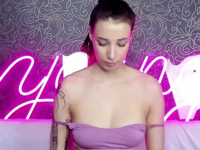 Live sex webcam photo for di-young #272339729