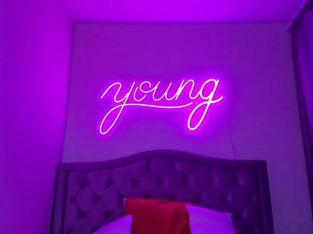 Live sex webcam photo for di-young #274515860