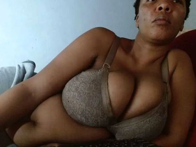 Live sex webcam photo for diamondboobs44dddx #293330669