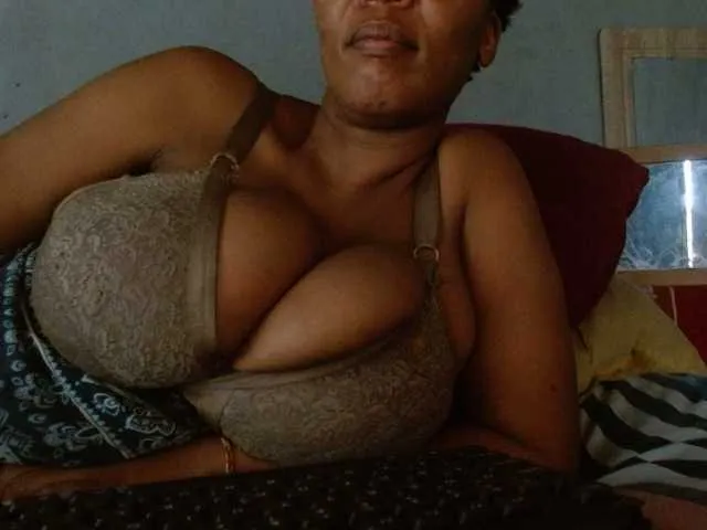 Live sex webcam photo for diamondboobs44dddx #293500767