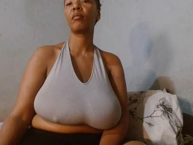 Live sex webcam photo for diamondboobs44dddx #294099373