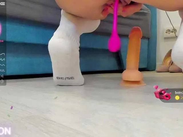 Live sex webcam photo for diamondwhiterose #275486838