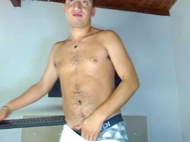 Live sex webcam photo for diegohairyman #277694754