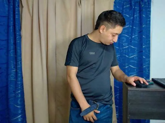 Live sex webcam photo for diegohairyman #290668394