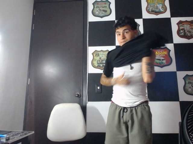 Live sex webcam photo for diegohottsex #275899770