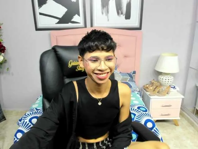 Live sex webcam photo for dilan-911 #291549622