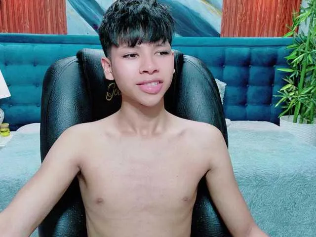 Live sex webcam photo for dilan-911 #292985288