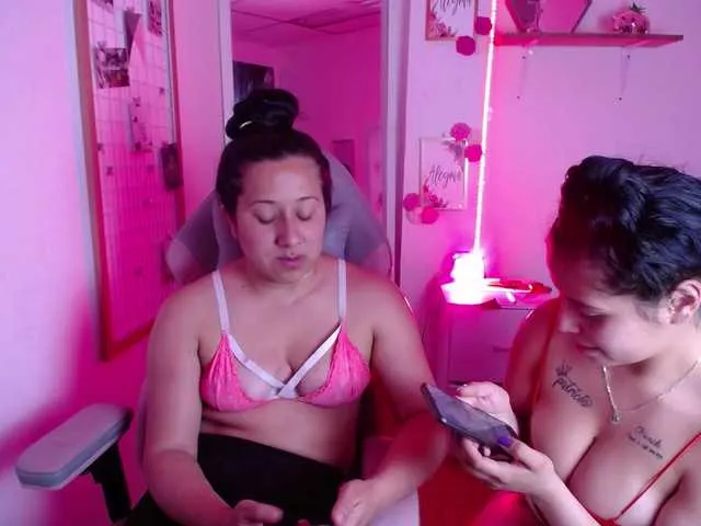 Live sex webcam photo for dirtytwins #276243632