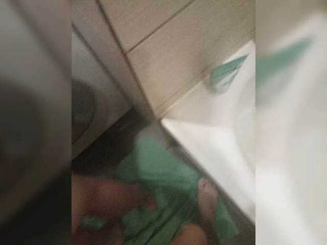 Live sex webcam photo for divine-hell69 #275614042