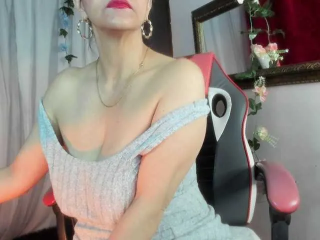 Live sex webcam photo for divine-mature #292372221