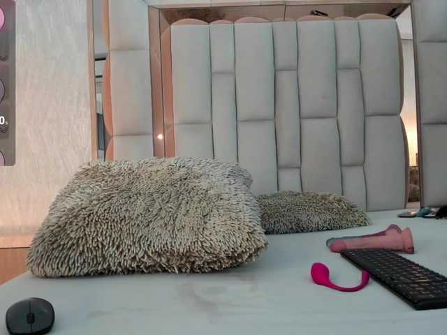 Live sex webcam photo for dixxiee #277681559