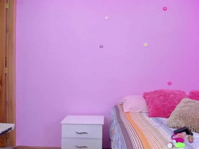 Live sex webcam photo for dixxiee #291321992