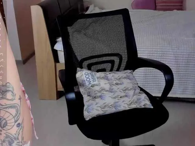 Live sex webcam photo for dolly-ll #276782925