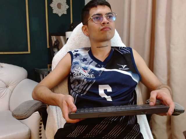 Live sex webcam photo for dominic-mahecha #276623266