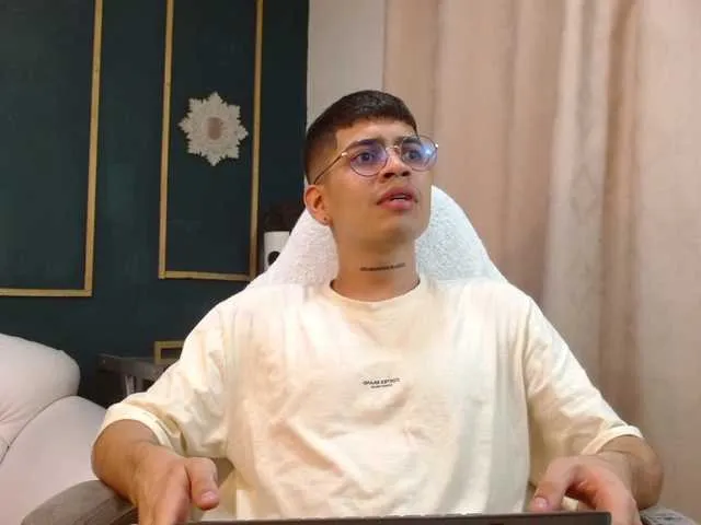 Live sex webcam photo for dominic-mahecha #276656759