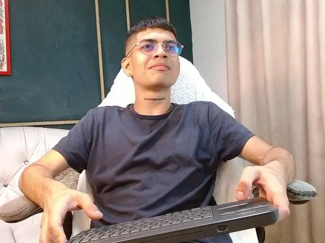 Live sex webcam photo for dominic-mahecha #276873580