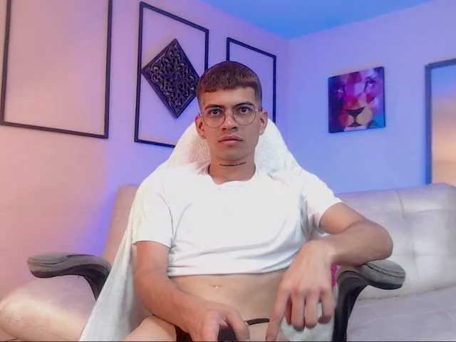 Live sex webcam photo for dominic-mahecha #276880278