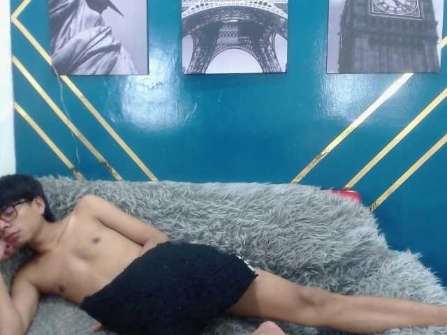 Live sex webcam photo for dominick18- #278210155