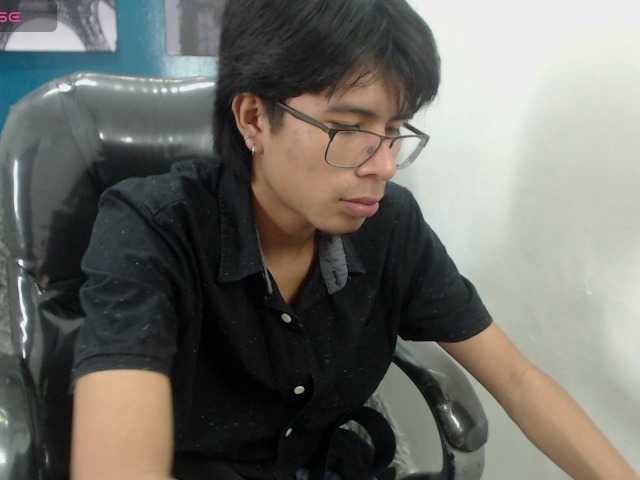 Live sex webcam photo for dominick18- #288335080