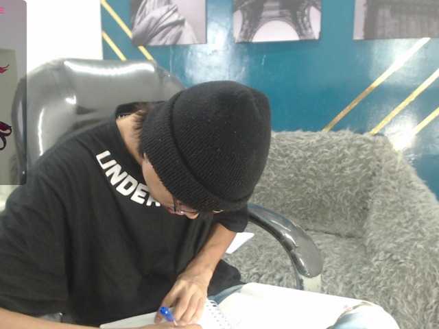 Live sex webcam photo for dominick18- #288935442