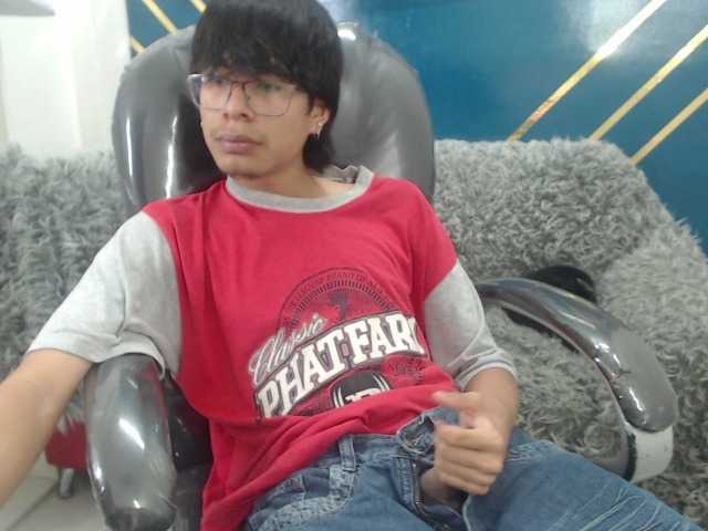 Live sex webcam photo for dominick18- #289326697