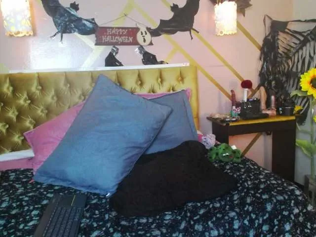 Live sex webcam photo for dove-mature #292072585