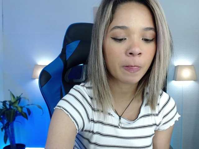 Live sex webcam photo for dreamygirl- #272467593