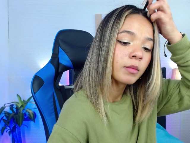 Live sex webcam photo for dreamygirl- #272649824