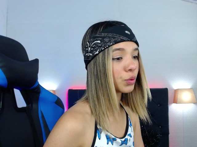 Live sex webcam photo for dreamygirl- #272666075