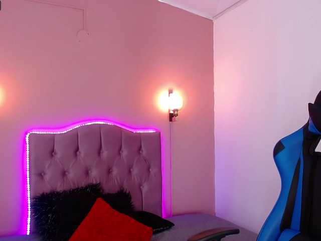 Live sex webcam photo for dreamygirl- #273000892