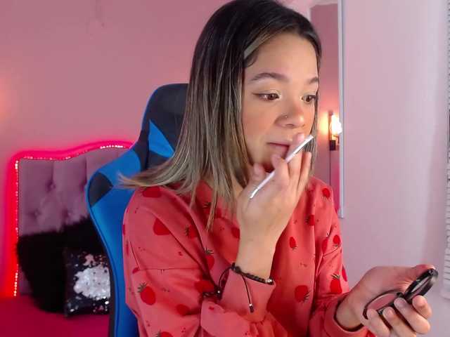 Live sex webcam photo for dreamygirl- #273394248