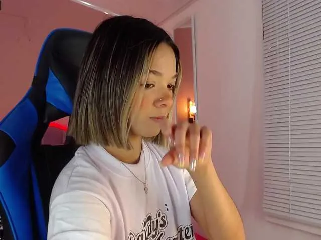 Live sex webcam photo for dreamygirl- #273514060