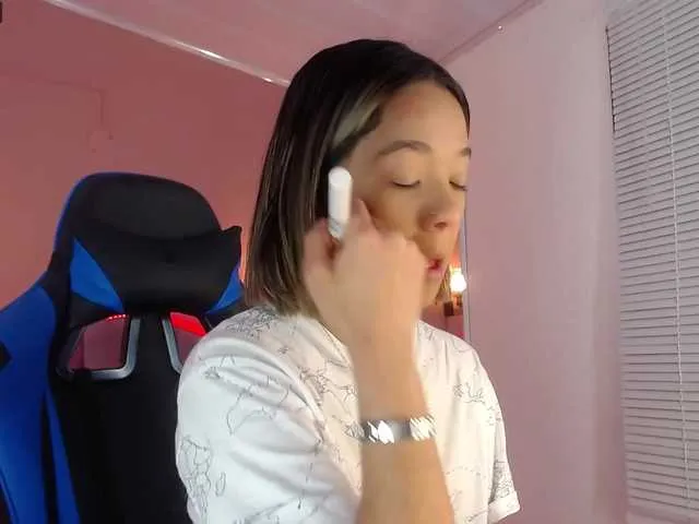 Live sex webcam photo for dreamygirl- #273551057