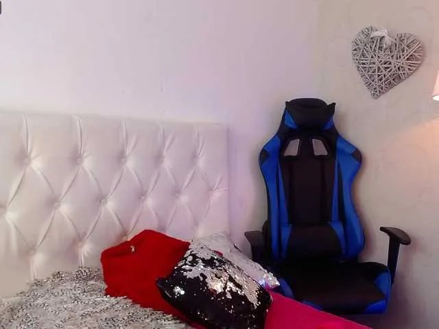 Live sex webcam photo for dreamygirl- #273775057