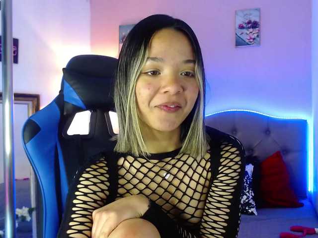 Live sex webcam photo for dreamygirl- #274272831
