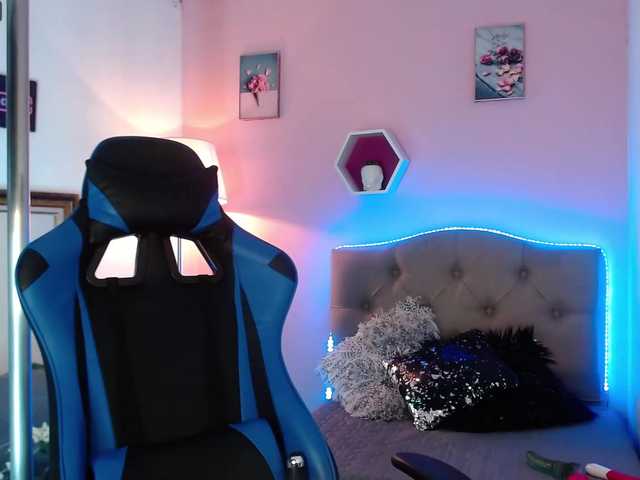 Live sex webcam photo for dreamygirl- #274344727