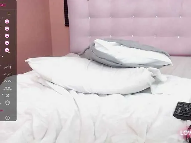 Live sex webcam photo for drippingstudent #277666312