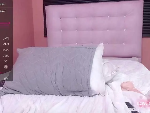 Live sex webcam photo for drippingstudent #277733427