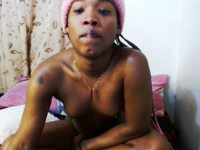 Live sex webcam photo for ebanoqueen1 #273725949