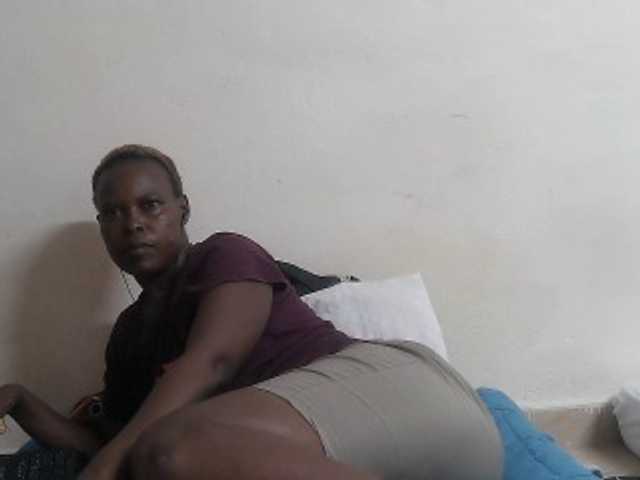 Live sex webcam photo for ebonyQueen67 #278126970