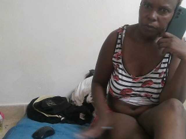 Live sex webcam photo for ebonyQueen67 #278132166