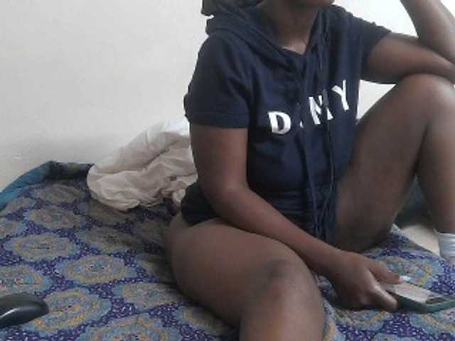 Live sex webcam photo for ebonyQueen67 #278139692