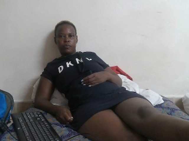 Live sex webcam photo for ebonyQueen67 #278143172