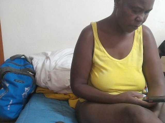 Live sex webcam photo for ebonyQueen67 #278214494